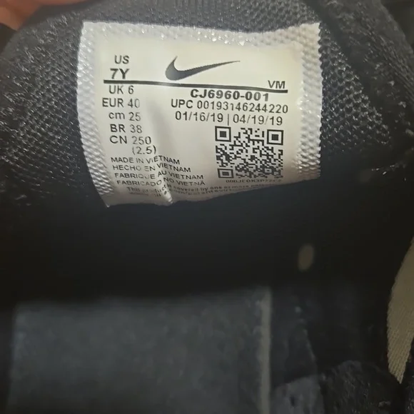 Nike Air Max 270 Black Sneakers with Multicolor Accents - Picture 8 of 13